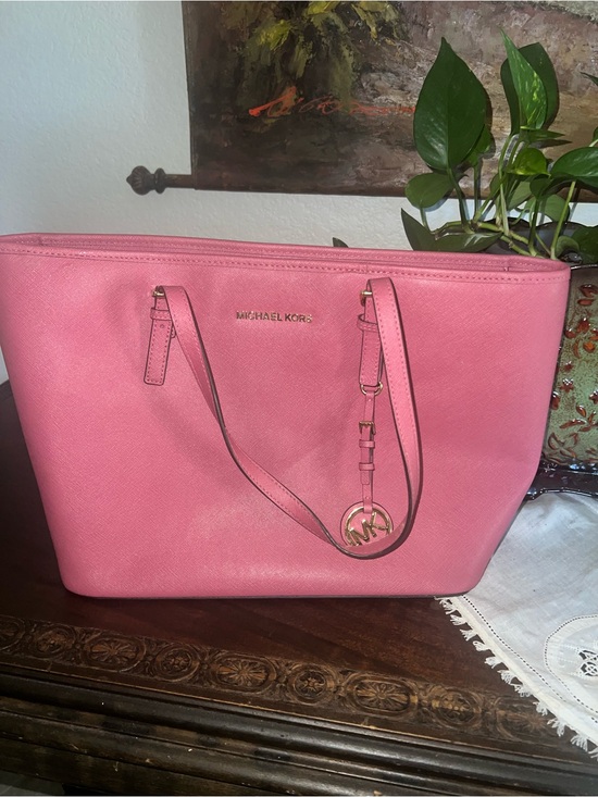 Michael Kors Handbags - Michael Kors Pink Saffiano Tote with Gold MK Charm Mauve Pink